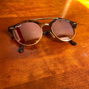 Like new ray ban sunglasses! Worn once in great condition. Comes w case!